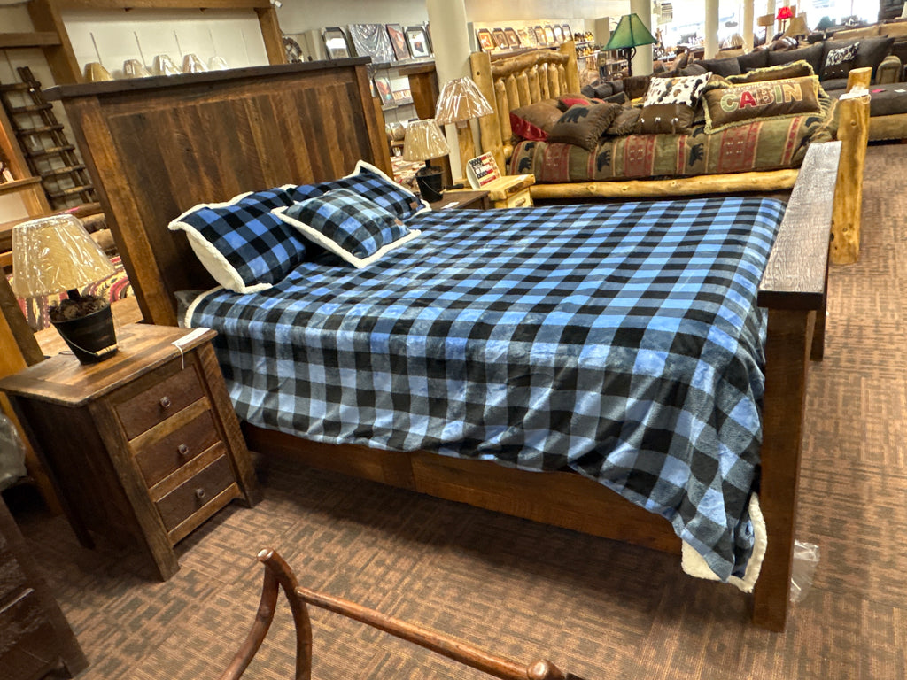 Barnwood Traditional Bed